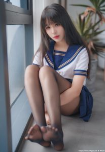 轩萧学姐黑丝无内性感美腿丝袜JK制服诱惑套图写真16P-绅士社