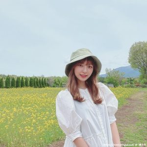 初恋系小清新「塩川莉世」居家性感穿搭「白皙美腿」画面香到不行-绅士社