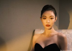 钟楚曦穿黑丝绒礼裙优雅大气 S型身材曲线性感吸睛-绅士社