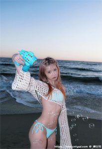 徐娇晒粉发泳装照身材火辣 双腿又细又长惹人羡-绅士社