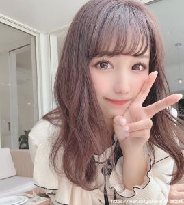 名古屋小只马「V字洋装」好性感，「超可爱容颜」看了好爱！-绅士社