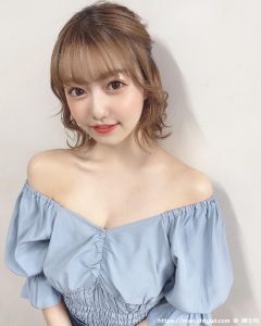 19岁可爱日本女孩「上围很傲人」，蓝色平口装「美满诱人」!-绅士社