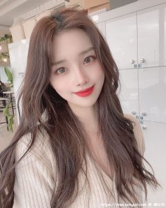 甜心妹子「华克山庄低胸照」好辣,穿黑色马甲「事业线好显眼」!-绅士社