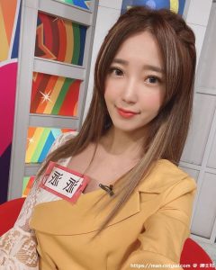 正妹「派派」对镜甜笑好萌呀,诱人的黑发造型好吸粉!-绅士社