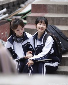 「超萌学生妹」可爱到心脏爆击清纯外表下藏着性感曲线-绅士社