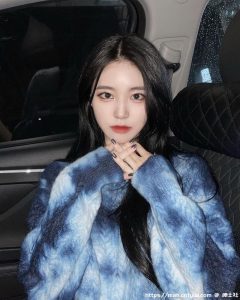 白皙高冷妹子「曲线超优质」，「S曲线」好凸出啊！-绅士社