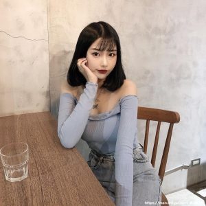 神级短发！世新大学正妹「Feng」甜美颜值超清新，白皙美腿太迷人！-绅士社