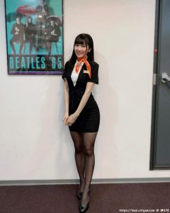 正妹空服员超短窄裙 黑丝袜太香了！-绅士社