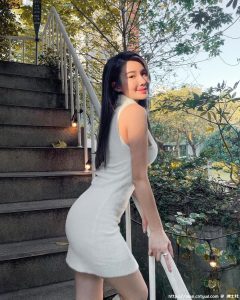 综艺节目新女神「爱语莎」美、纤腰不藏了！性感好身材-绅士社