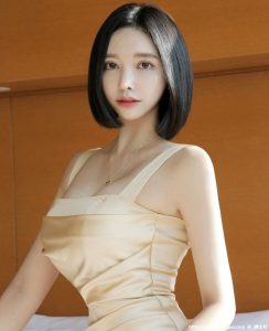 短发甜姐儿Hyejjin 泳衣加码放送美腿-绅士社