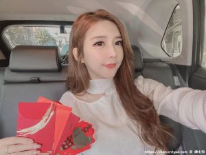 颜值超高的「正妹纹绣师」贝贝，胶原蛋白不光在脸上，穿泳装好吸睛！-绅士社