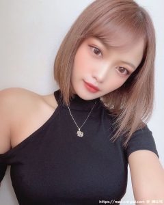 凶凶樱花妹「撑开背心」非常极品！-绅士社