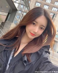 甜心正妹「穿上比基尼有大反差」，「傲人的美」好让人惊艳！-绅士社