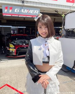 天菜赛车皇后「佐々木萌香」无辜双眼仿佛随时在放电极品甜笑更是萌到让人快蛀牙-绅士社