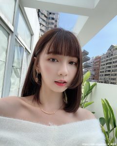 童颜美「美女平面设计师」太强啦！精致小脸＋修长美腿全秀出来！-绅士社