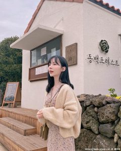 长得清纯，曲线窈窕好敢拍-绅士社