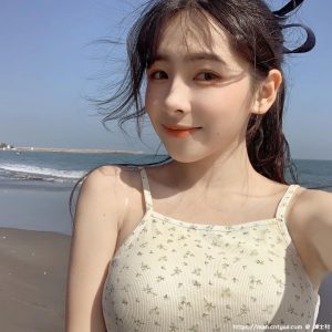 超甜美17岁高中生！「清纯可人」漂亮小妹妹罗菱，小小年纪却有大大人气！-绅士社