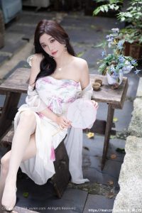 杨晨晨 小院复古长裙旗袍情趣内衣 [80P+669M]-绅士社