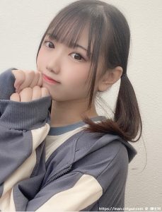 17岁高中生偶像「佐藤结衣」呆萌灿笑甜到让人蛀牙双马尾造型更是可爱到一个犯规啊-绅士社