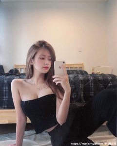 好童颜!用电脑的「迷人深沟正妹」,太让人心动!-绅士社