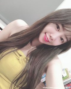 小只马正妹「可禹」低胸装蹦出事业线，「性感的深V造型」太让人着迷！-绅士社