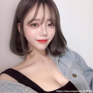 拥有「火辣魔鬼曲线」的短发甜心，紧身衣太诱人！-绅士社