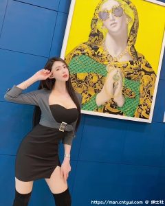 气质正妹「黄艾比」亲自调酒，低胸小礼服溢出，网友：给我来两杯！-绅士社