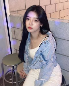 「天菜气质美女」笑容甜美颜值好迷人！IG满满白皙诱惑视角-绅士社