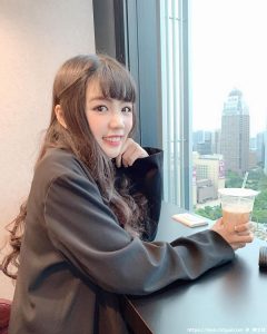 会计事务所的「甜美正妹」Vicky，藏在OL套装下的「超有料身材」-绅士社