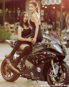 男人的最爱！波霸女骑士《Supranee Fankham》胯过重机摩擦到你心痒痒！-绅士社