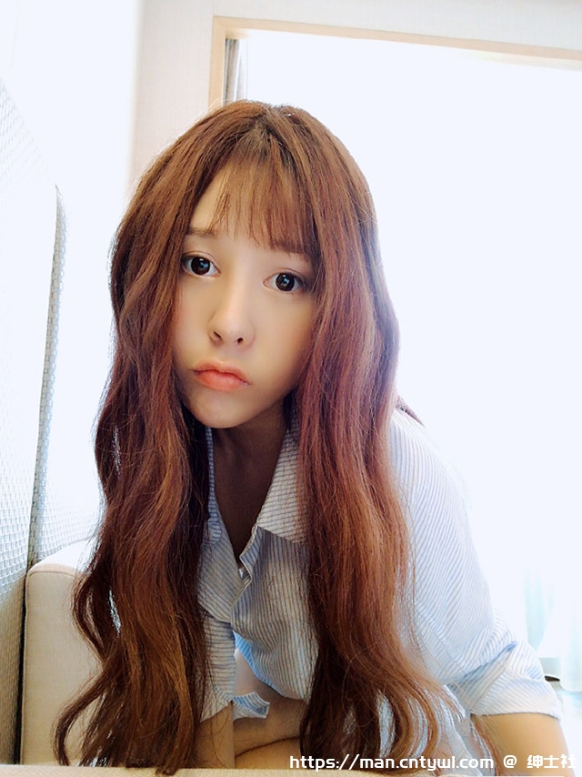 超辣「正妹英文老师」！课余时间「白皙美乳」露好露满！学生上网看到还得了啊… - 第3张