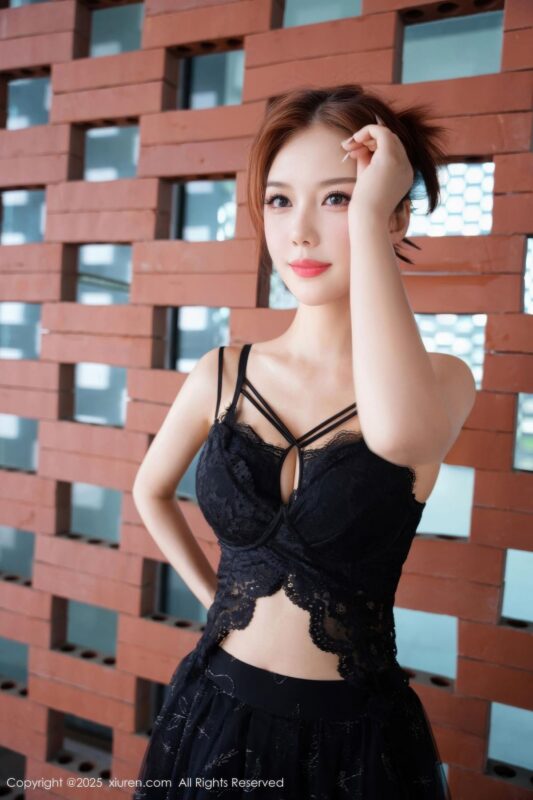 秀人XiuRen No.11016 白芷yy 黑丝高跟美腿 户外纱裙 写真-绅士社